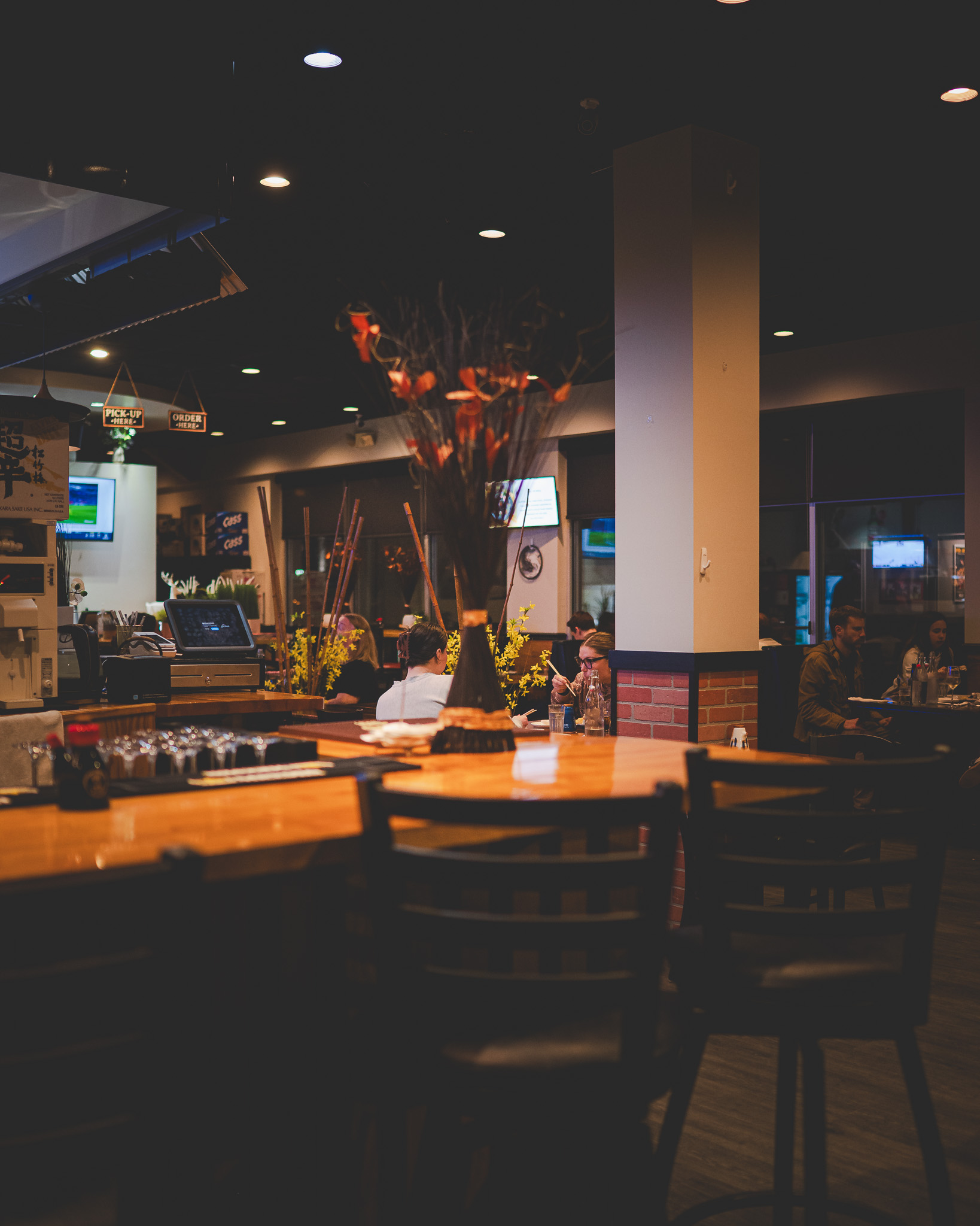A dining room in the last hours of service